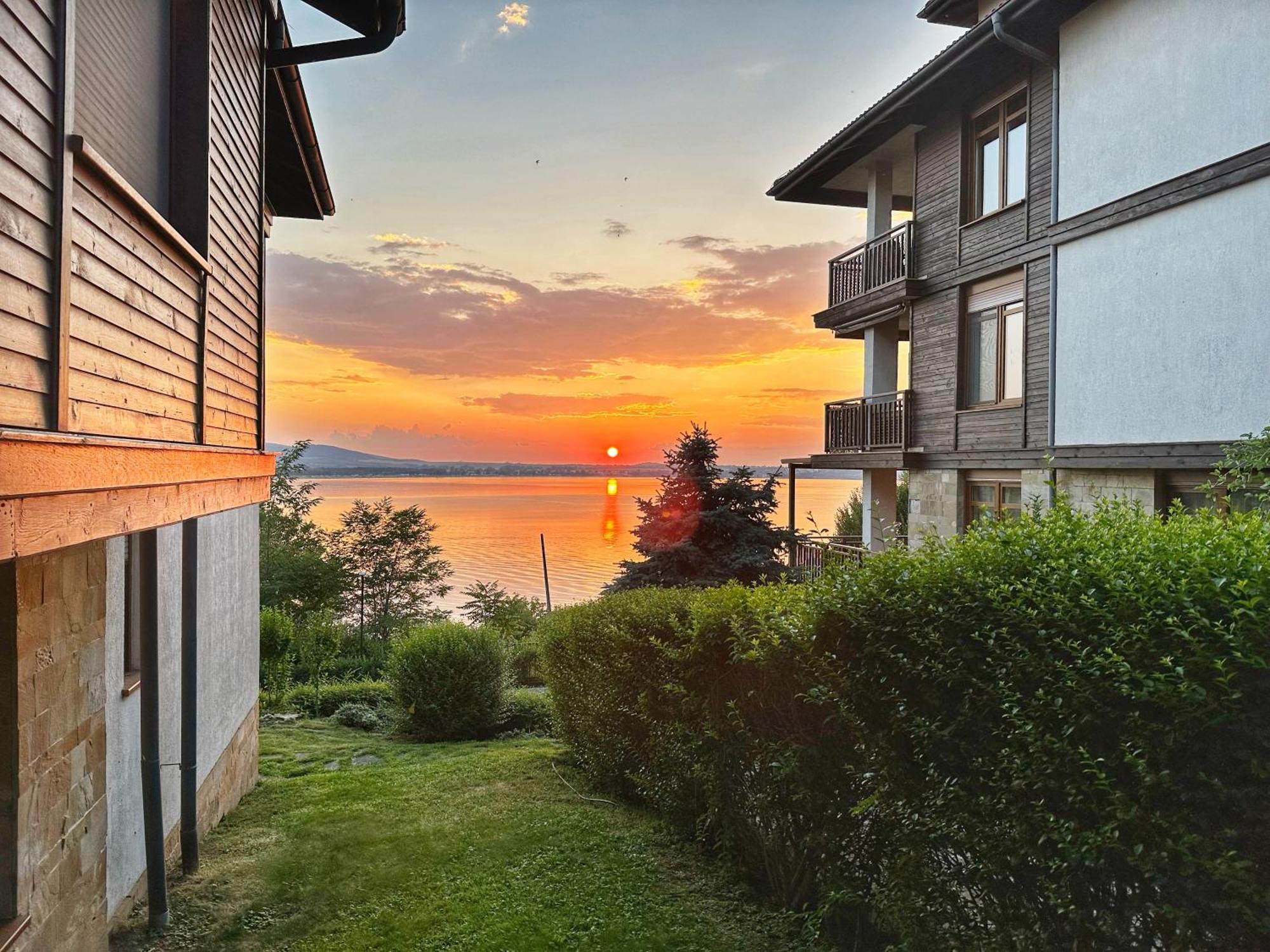 Sm Lovely Apartments On The First Line In Sozopol Exteriör bild
